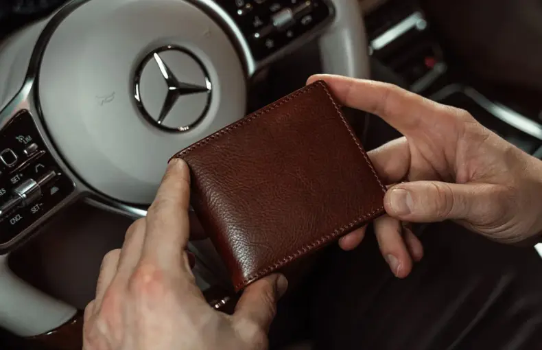 4 Expert Tips On How To Choose The Right Men’s Wallet